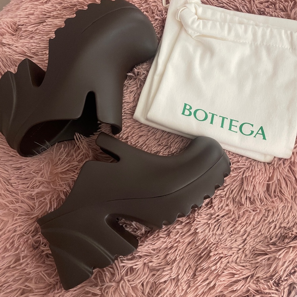 Brand New Bottega Clogs
